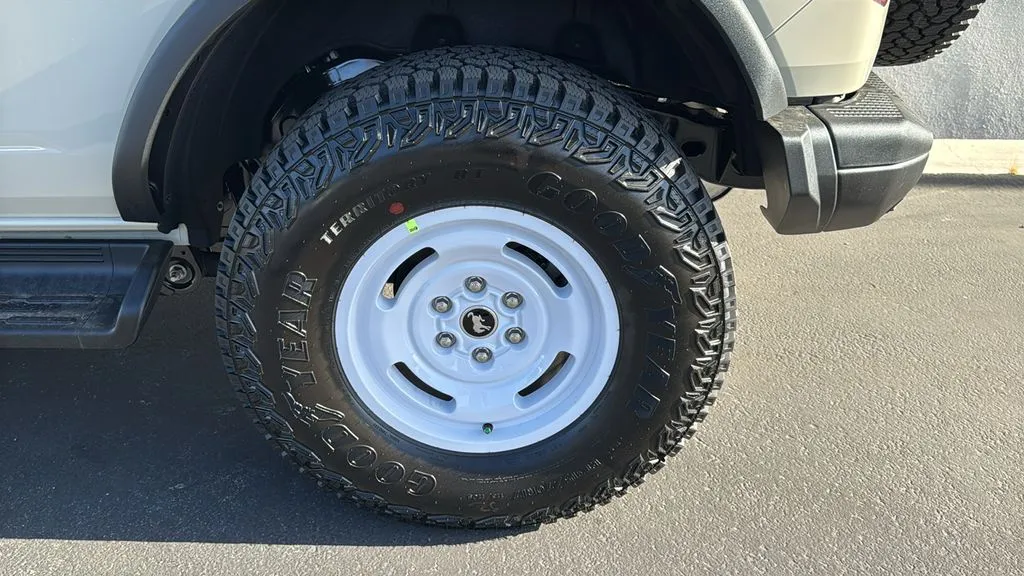Ford Bronco photo 7
