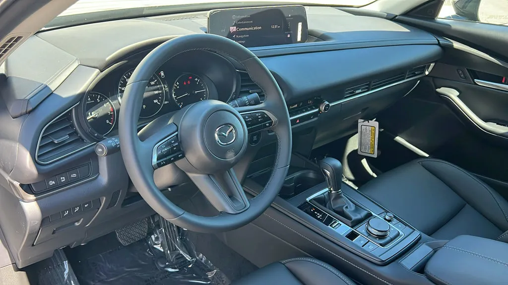 Mazda CX-30 photo 11
