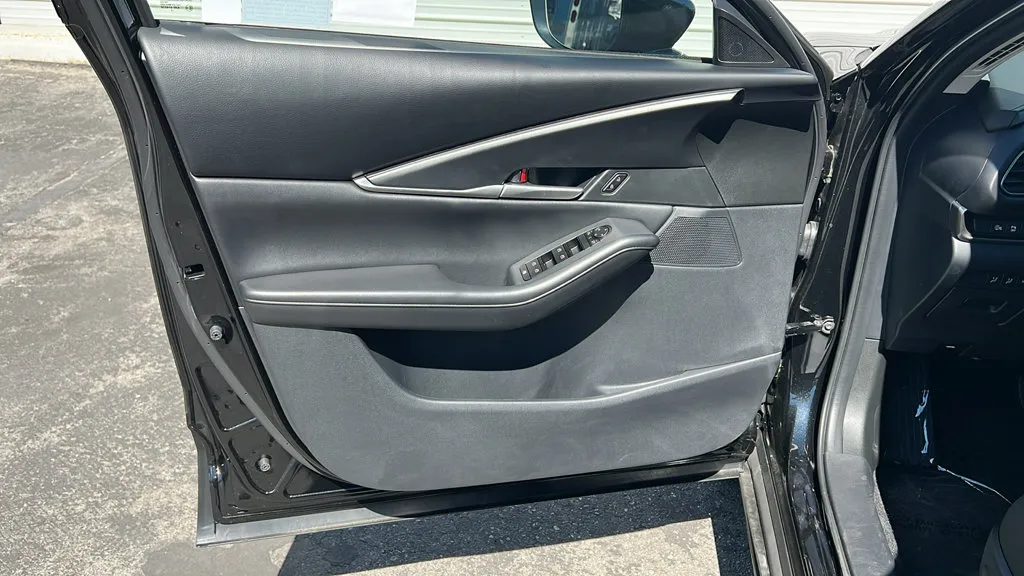 Mazda CX-30 photo 12