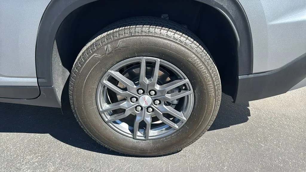 GMC Acadia photo 9