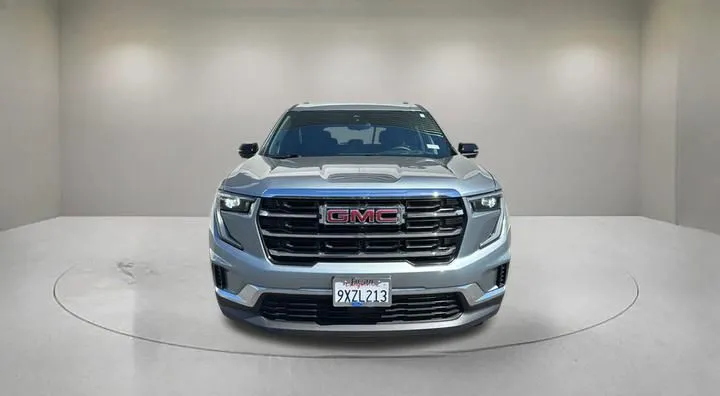 GMC Acadia photo 2