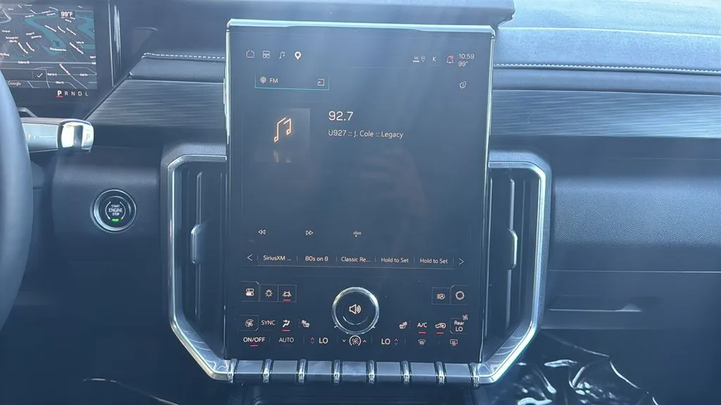 GMC Acadia photo 12