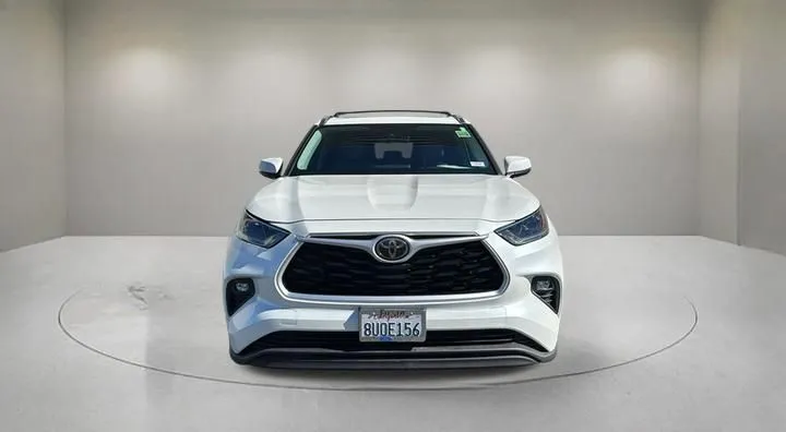 Toyota Highlander photo 2