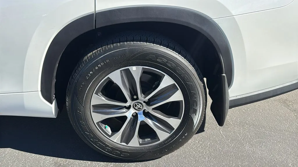 Toyota Highlander photo 8