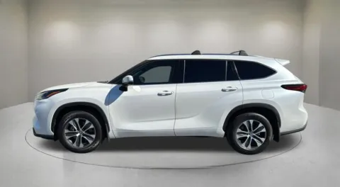 More photos of 2021 Toyota Highlander XLE at Fiesta Ford, Inc., CA
