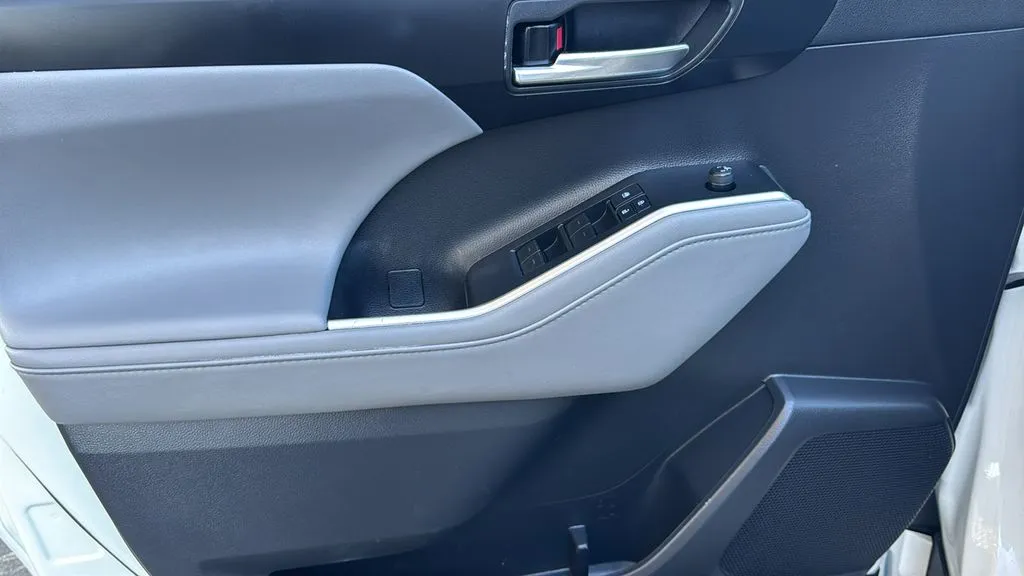 Toyota Highlander photo 18