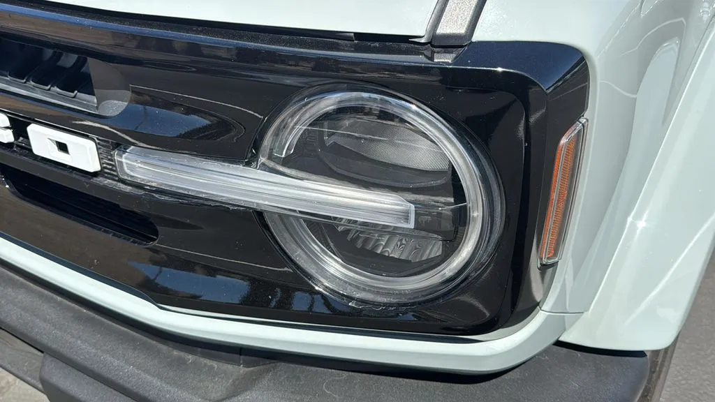 Ford Bronco photo 6