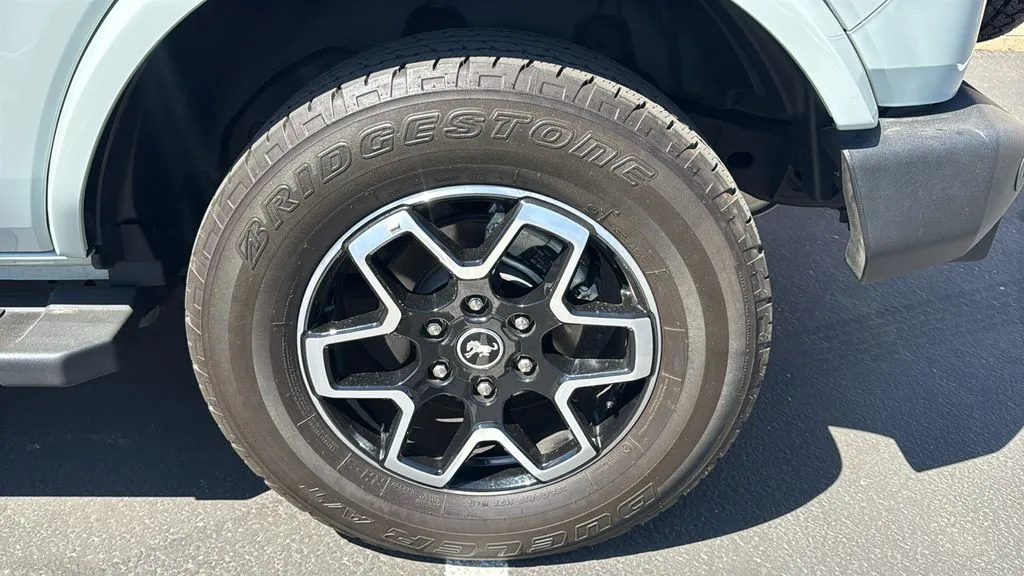 Ford Bronco photo 9
