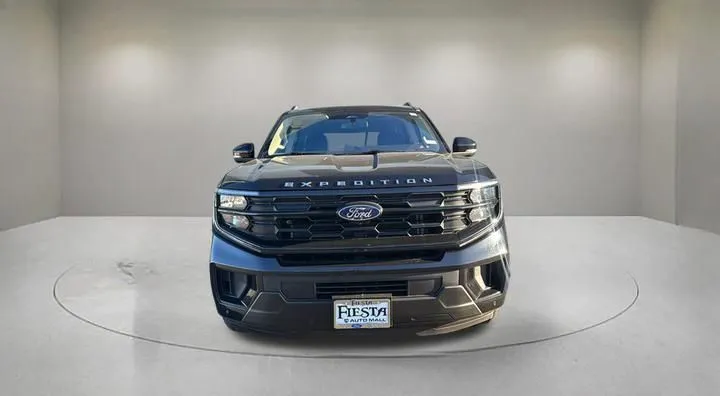 Ford Expedition photo 2
