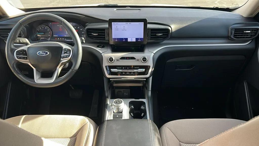 Ford Explorer photo 9