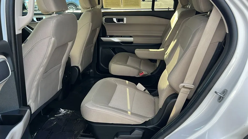 Ford Explorer photo 11