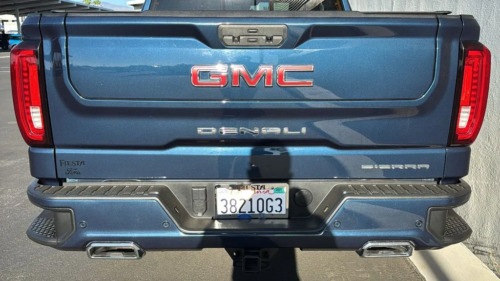 GMC Sierra photo 9