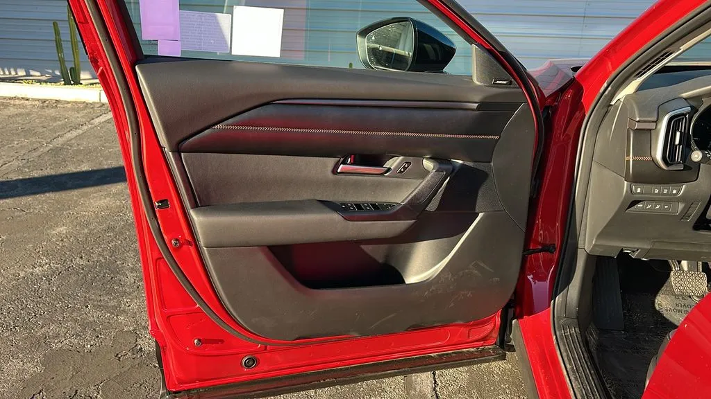 Mazda CX-50 photo 10