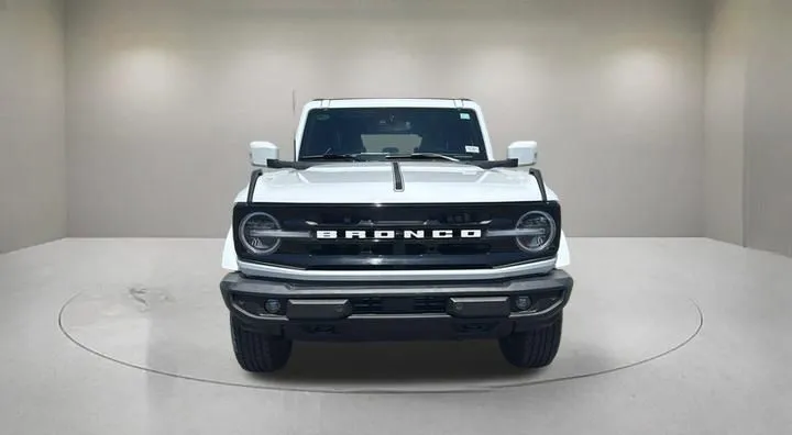 Ford Bronco photo 2