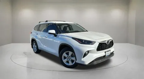 White 2022 Toyota Highlander LE for sale in Indio, CA