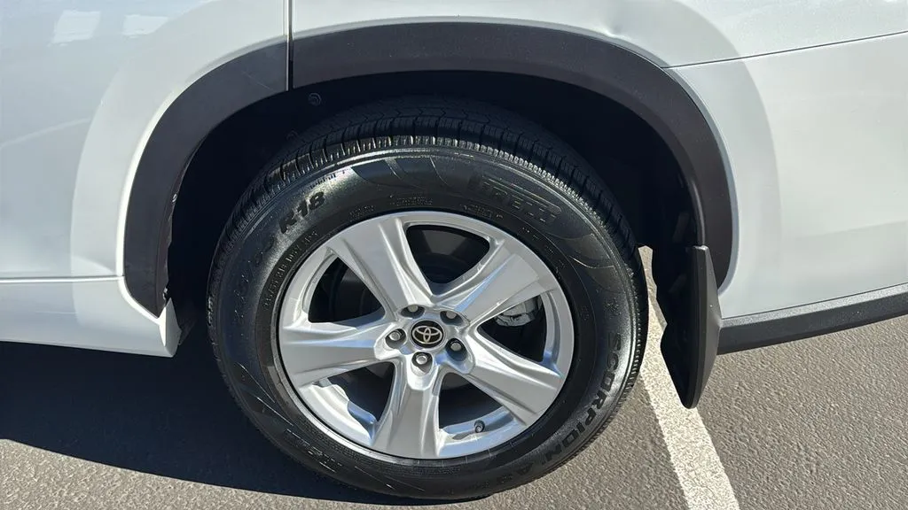Toyota Highlander photo 8