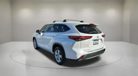 More photos of 2022 Toyota Highlander LE at Fiesta Ford, Inc., CA