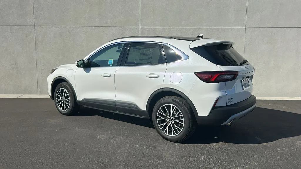Ford Escape photo 2