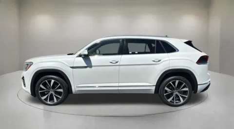 More photos of 2024 Volkswagen Atlas Cross Sport 2.0T SEL Premium R-Line at Fiesta Ford, Inc., CA