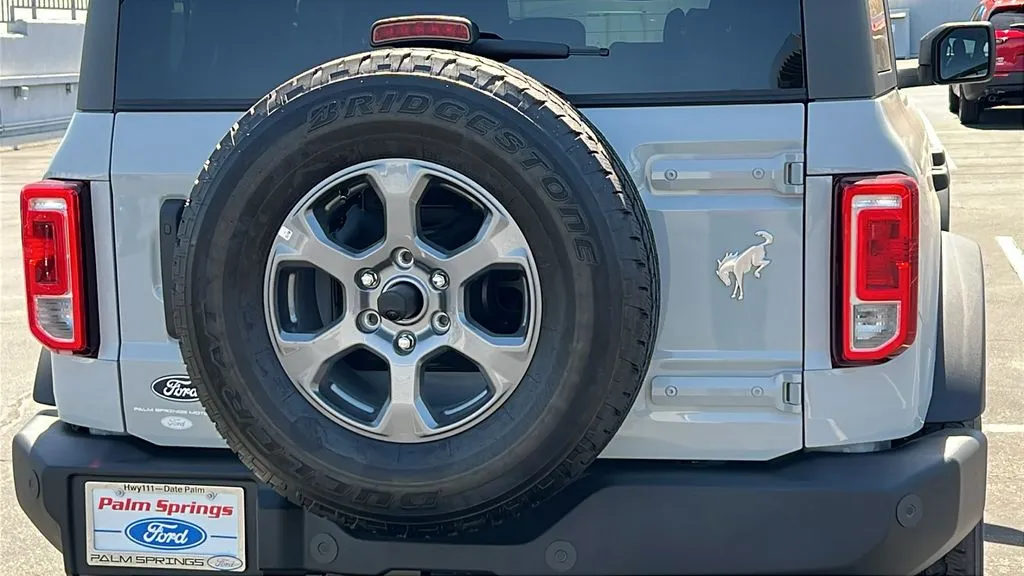 Ford Bronco photo 6