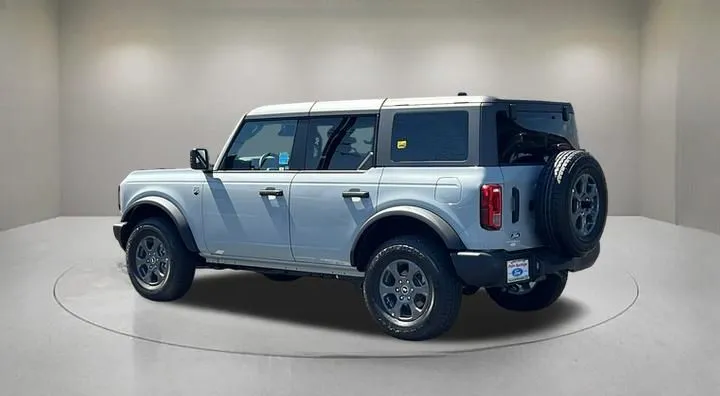 Ford Bronco photo 4