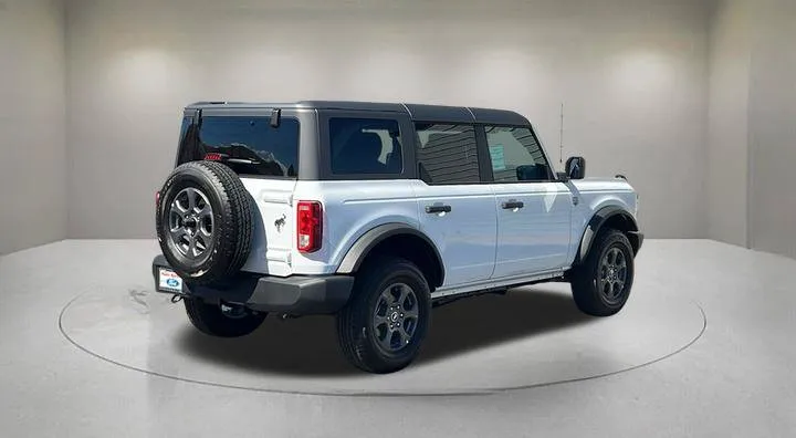 Ford Bronco photo 5