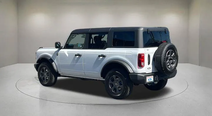 Ford Bronco photo 4