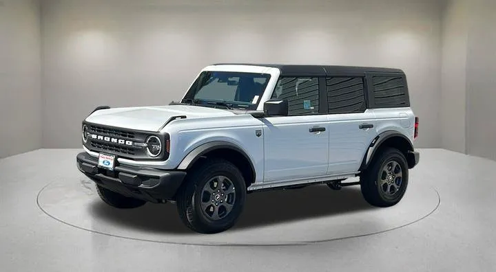 Ford Bronco photo 2