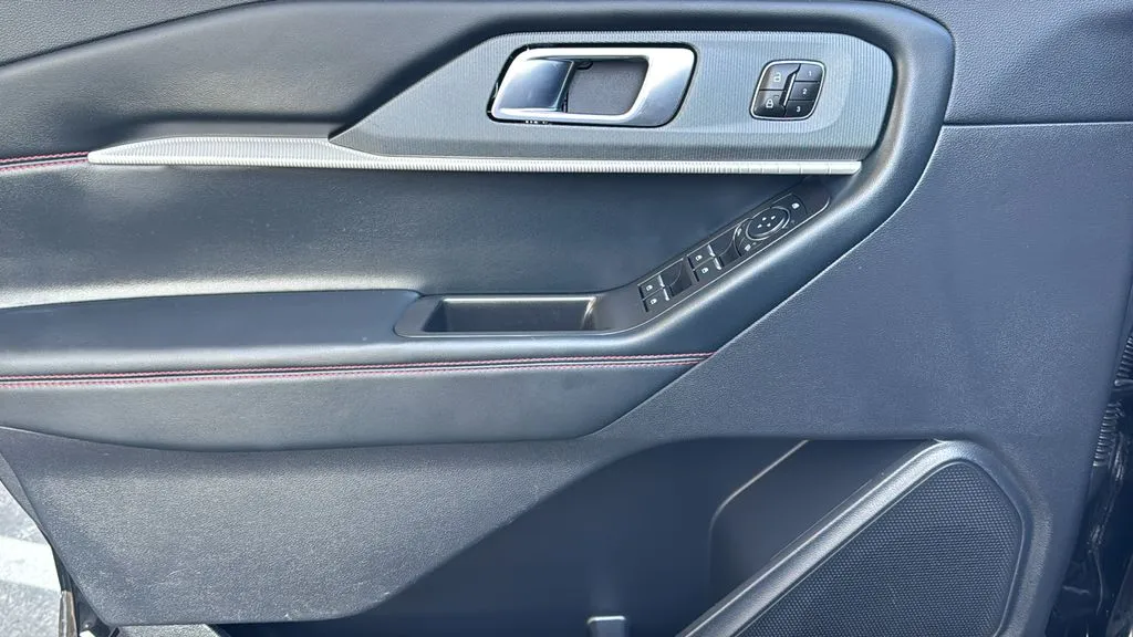Ford Explorer photo 18