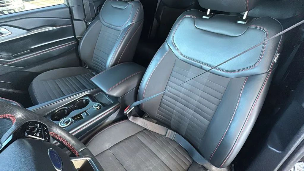 Ford Explorer photo 22
