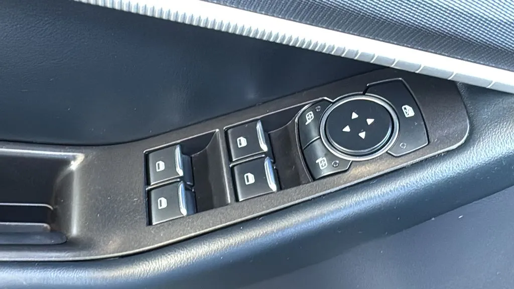 Ford Explorer photo 19