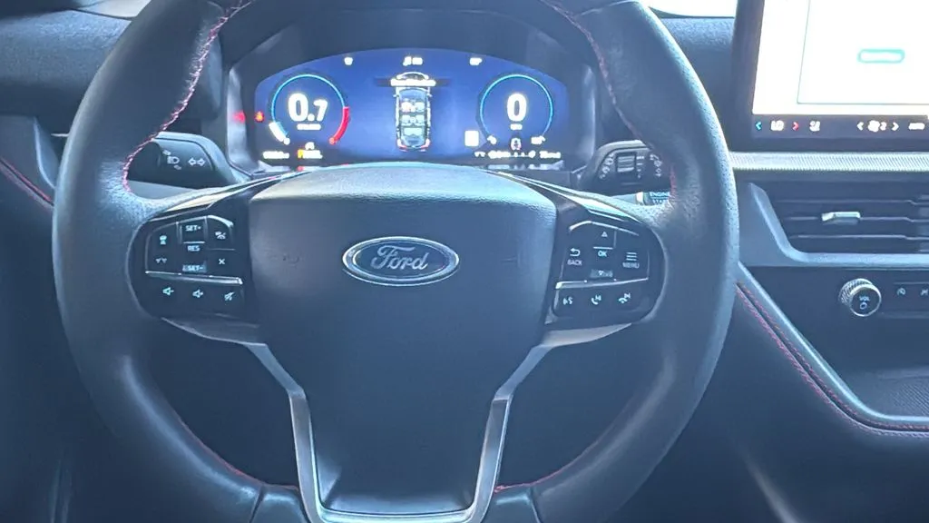 Ford Explorer photo 10