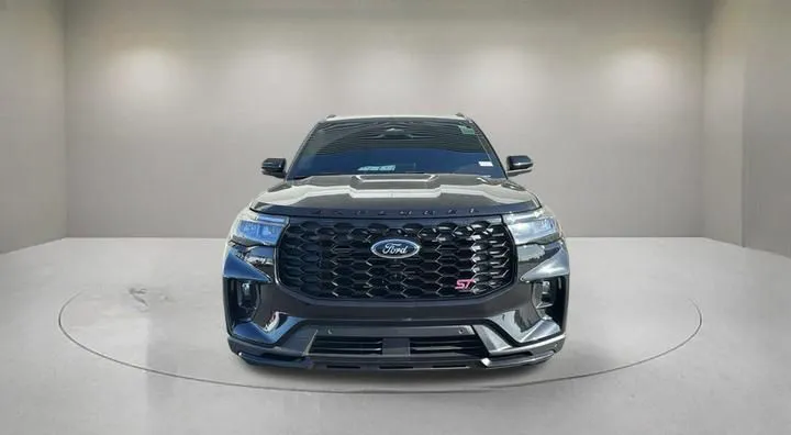 Ford Explorer photo 2