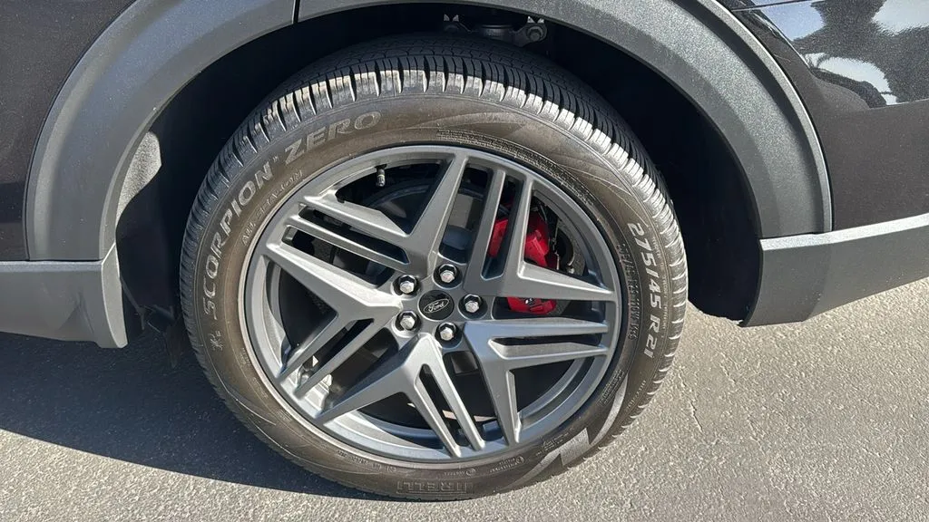 Ford Explorer photo 8