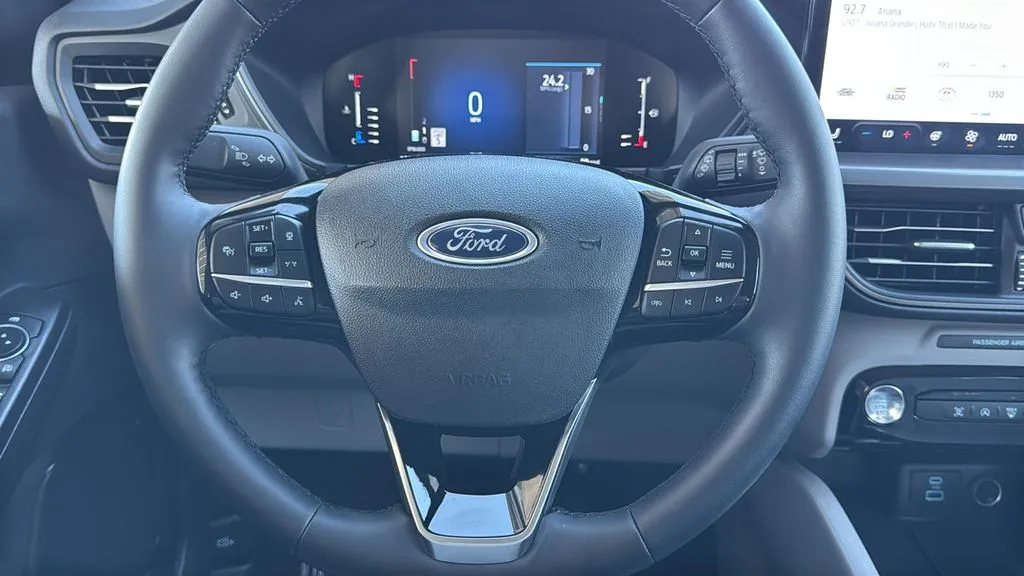 Ford Escape photo 10