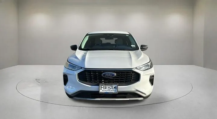 Ford Escape photo 2