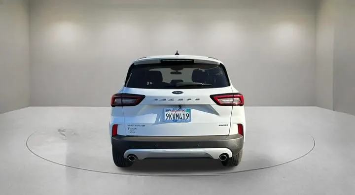 Ford Escape photo 3