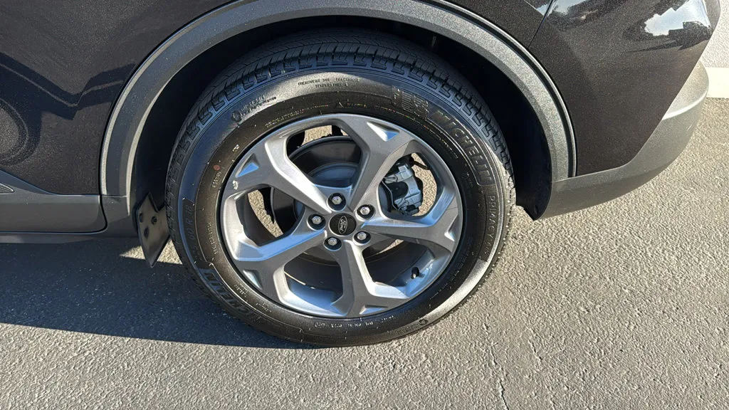 Ford Escape photo 9