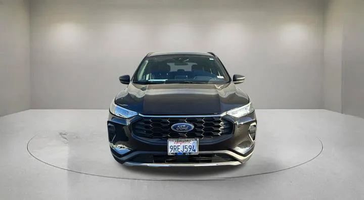 Ford Escape photo 2