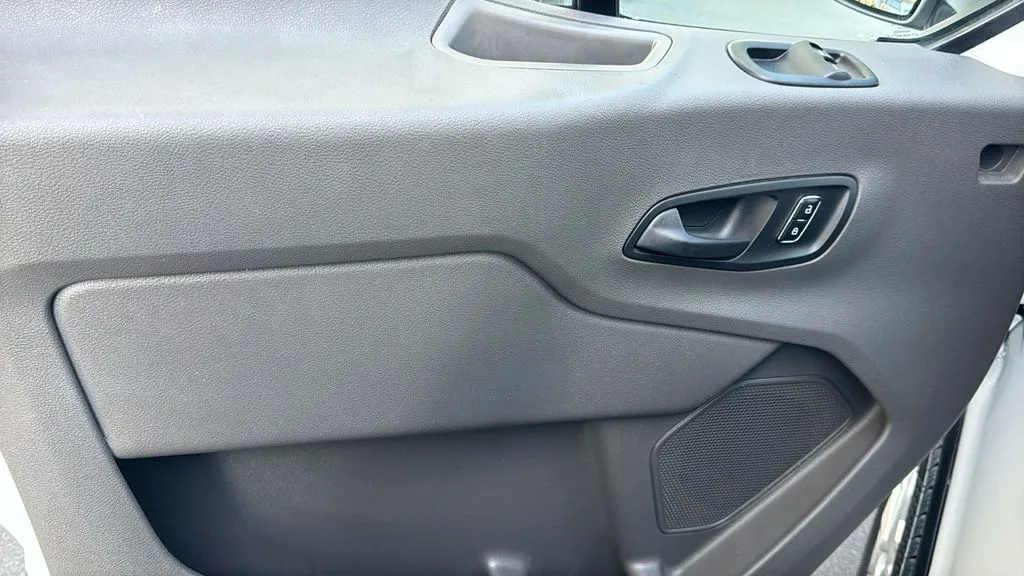 Ford Transit-250 photo 17