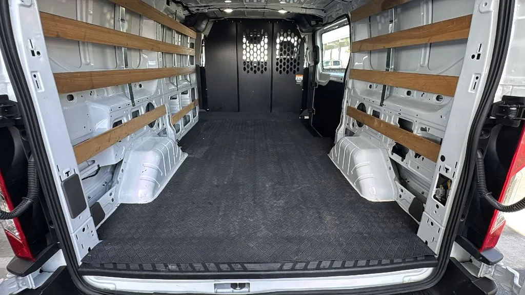 Ford Transit-250 photo 22
