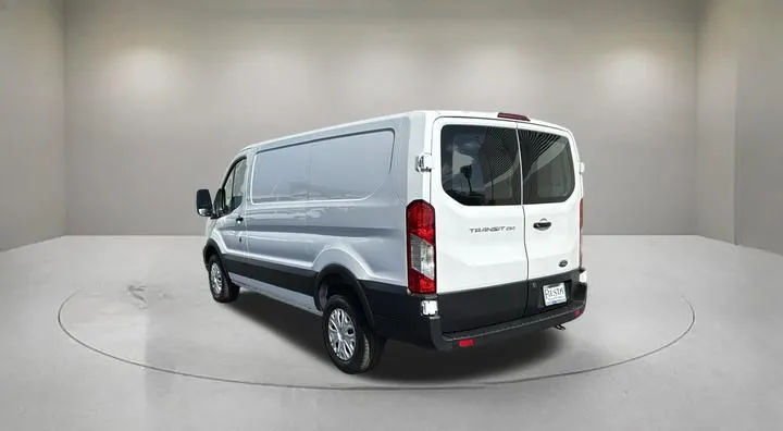 Ford Transit-250 photo 4