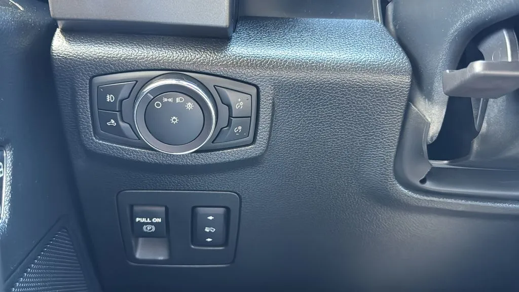 Ford F-150 photo 19