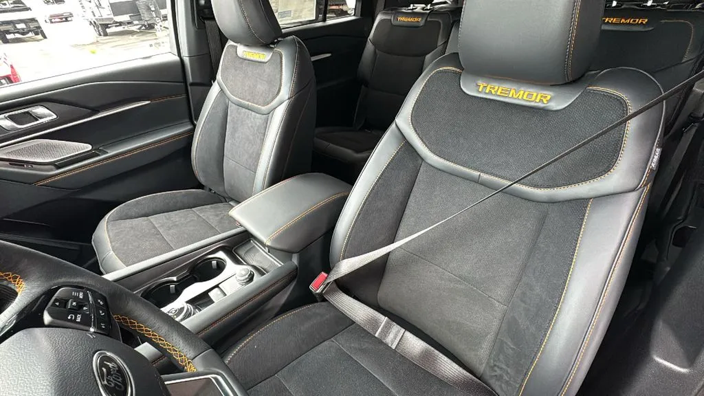 Ford Explorer photo 13