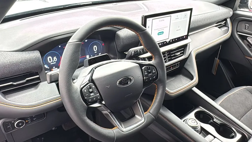 Ford Explorer photo 12