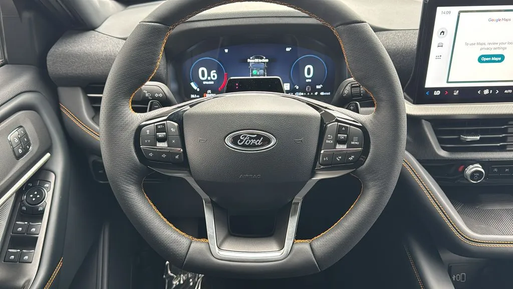 Ford Explorer photo 8
