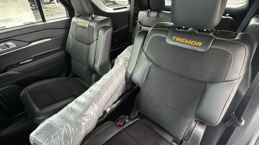 Ford Explorer photo 14