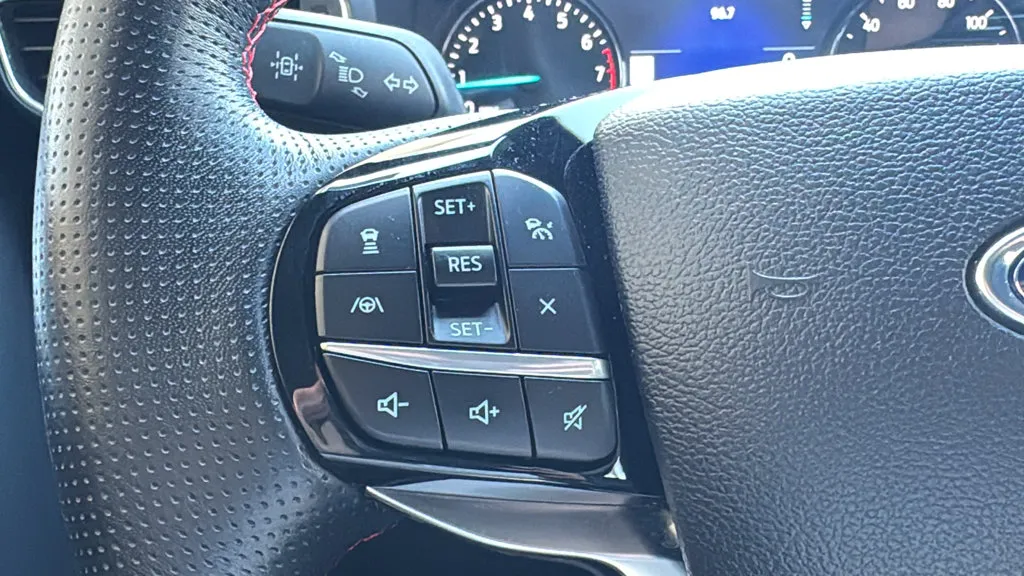 Ford Explorer photo 13