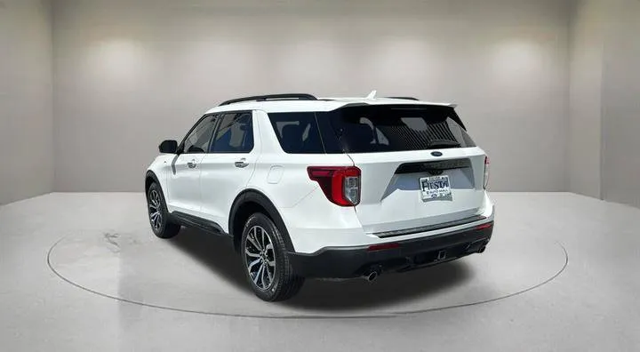 Ford Explorer photo 4