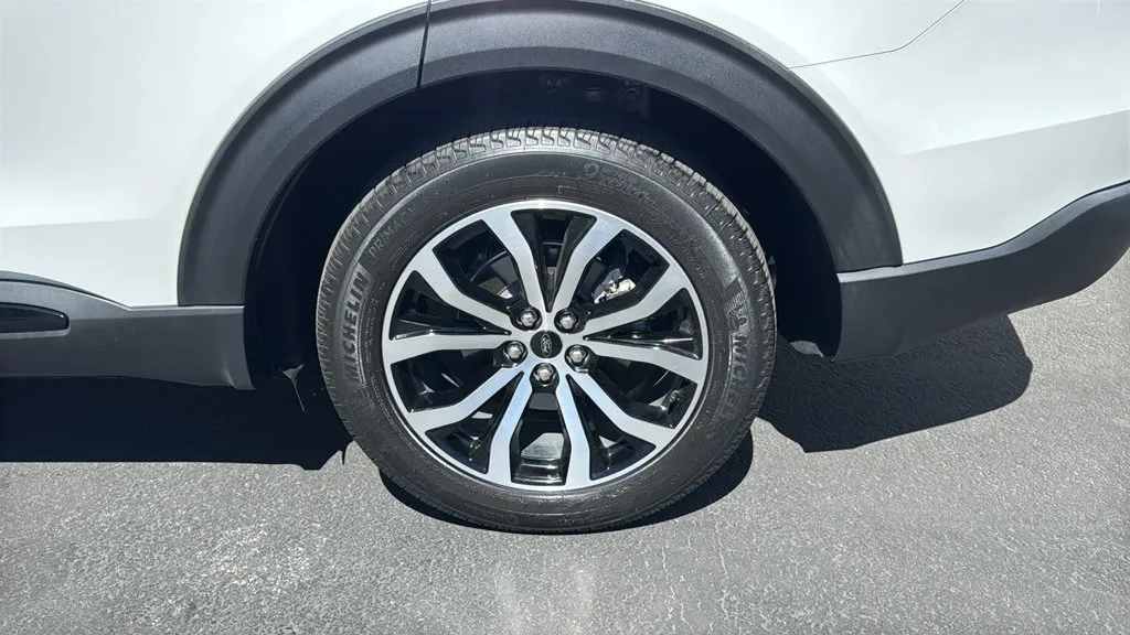 Ford Explorer photo 9